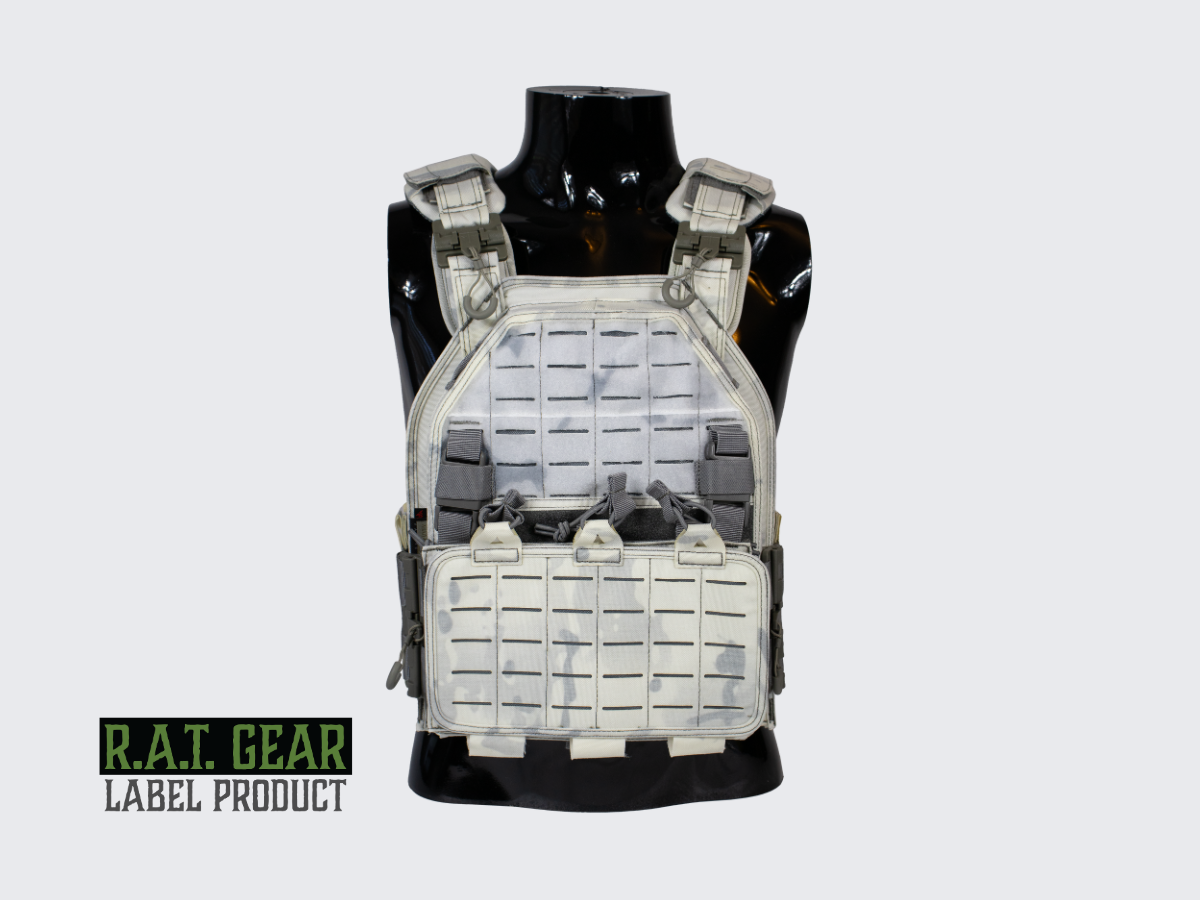 Monipuoliset ja kestävät MOLLE ja PALS yhteensopivat CORDURA® Snow Camo Plate Carrier VT-B taisteluliivit. Versatile and durable MOLLE and PALS compatible CORDURA® Snow Camo Plate Carrier VT-B combat vests.