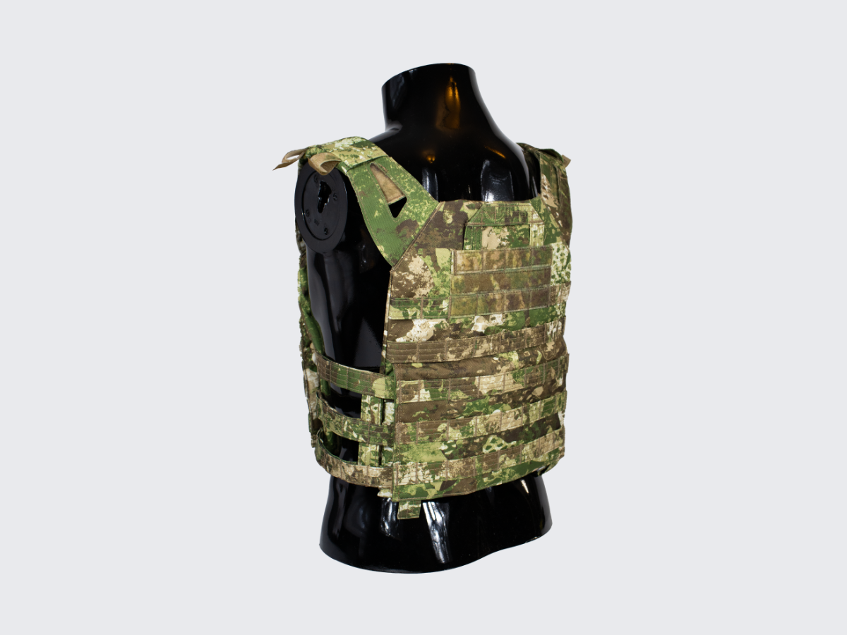 Jämäkkä ja kestävä Plate Carrier modernilla Phantomleaf®in WASP I Z2 kuviolla. Sturdy and Durable Plate Carrier with modern Phantomleaf® WASP I Z2 pattern.