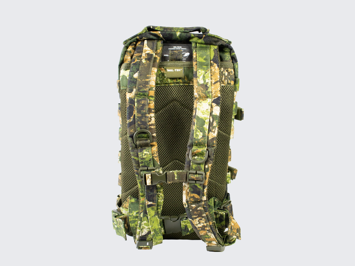 Pienikokoinen mutta monipuolinen reppu PALS nauhoituksilla, useilla erilaisilla lokeroilla, olkahihnoilla ja vyötärökiinnikkeellä Phantomleaf® WASP I Z3A kuosilla. Compact but versatile backpack with PALS lacing, several different compartments, shoulder straps and waist attachment in Phantomleaf® WASP I Z3A pattern.