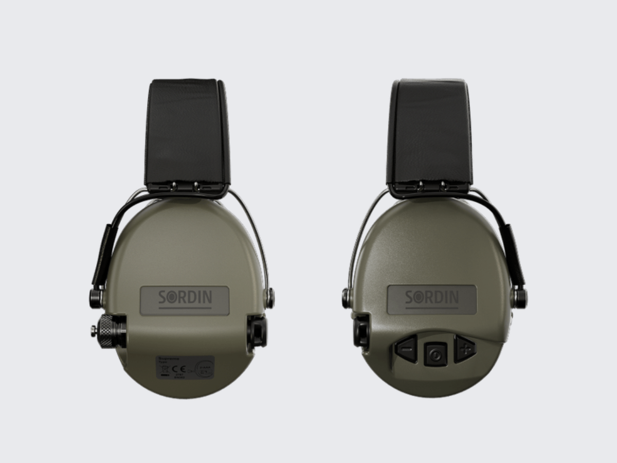 Vihreät Sordin Supreme Pro 1.1 aktiivi kuulosuojaimet mustalla pääpannalla. Green Sordin Supreme Pro 1.1 active hearing protection with black headband.