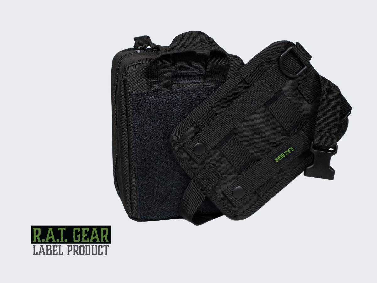 Musta taktinen MOLLE ensiapulaukku tärkeimmille ensiaputarvikkeille joita tulet ikinä tarvitsemaan. Black tactical MOLLE First Aid Bag for the most important first aid supplies you will ever need.