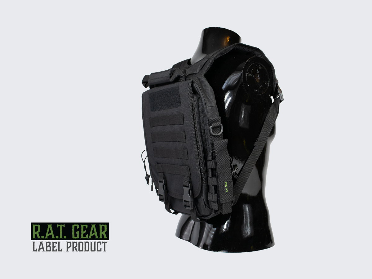 Monipuolinen taktinen pehmustettu musta läppärireppu / tietokonelaukku. Versatile tactical padded black laptop backpack / computer bag.
