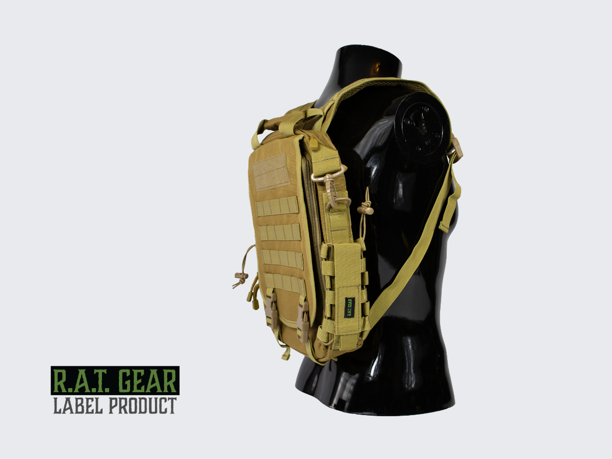 Monipuolinen taktinen pehmustettu Tan värinen läppärireppu / tietokonelaukku. Versatile tactical padded Tan colored laptop backpack / computer bag.