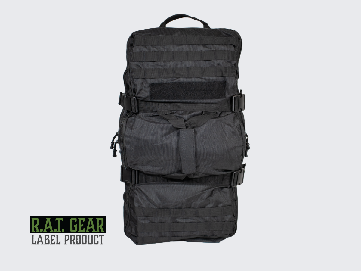 Musta monipuolinen ja muunneltava treenikassi / reppu. Svart, mångsidig och anpassningsbar träningsväska / ryggsäck. Black versatile and customizable training bag / backpack.