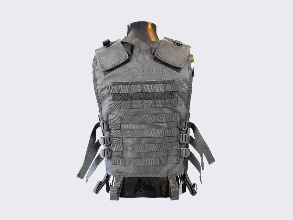 Musta taktinen varusteliivi PALS nauhoituksilla, Hook & Loop paneeleilla ja monipuolisilla säätömahdollisuuksilla. Black tactical equipment vest with PALS lacing, Hook & Loop panels and versatile adjustment options.