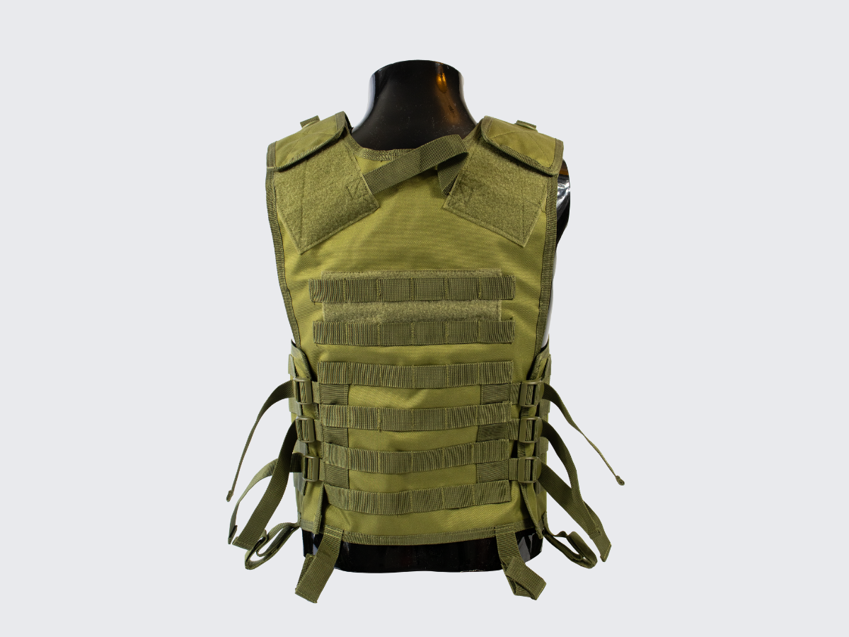 OD vihreä taktinen varusteliivi PALS nauhoituksilla, Hook & Loop paneeleilla ja monipuolisilla säätömahdollisuuksilla. OD green tactical equipment vest with PALS lacing, Hook & Loop panels and versatile adjustment options.