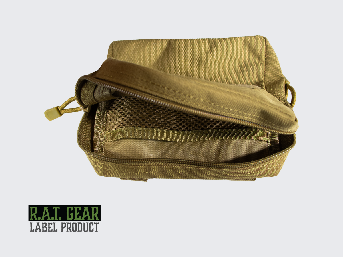 Tan värinen varustetasku RG-14. Kiinnitys helposti ja nopeasti PALS-nauhoitukseen kahdella MOLLE-hihnalla. Tan colored tactical pouch RG-14. Easy and quick attachment to PALS strapping with two MOLLE straps.