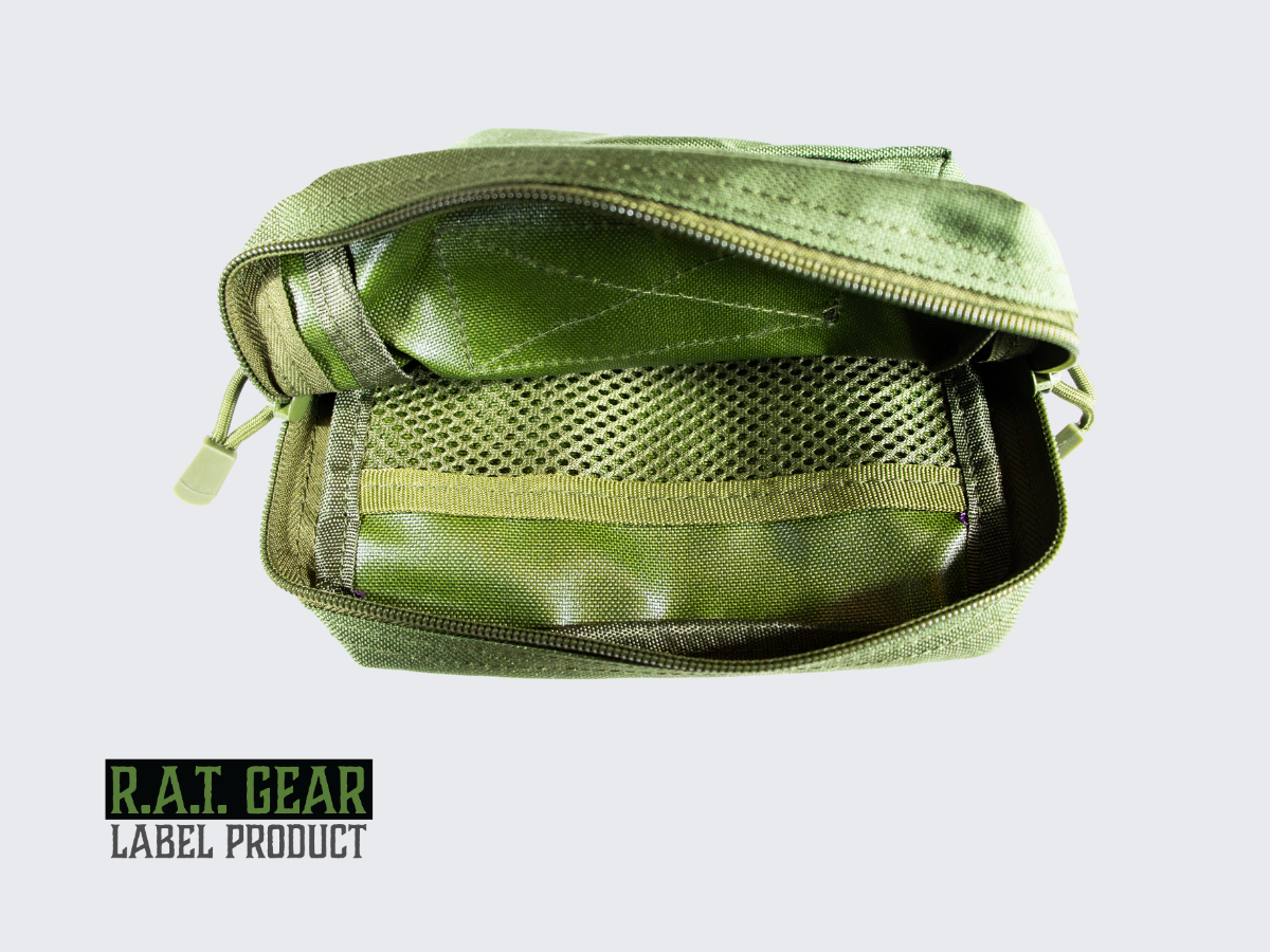 Vihreä varustetasku RG-14. Kiinnitys helposti ja nopeasti PALS-nauhoitukseen kahdella MOLLE-hihnalla. Green tactical pouch RG-14. Easy and quick attachment to PALS strapping with two MOLLE straps.