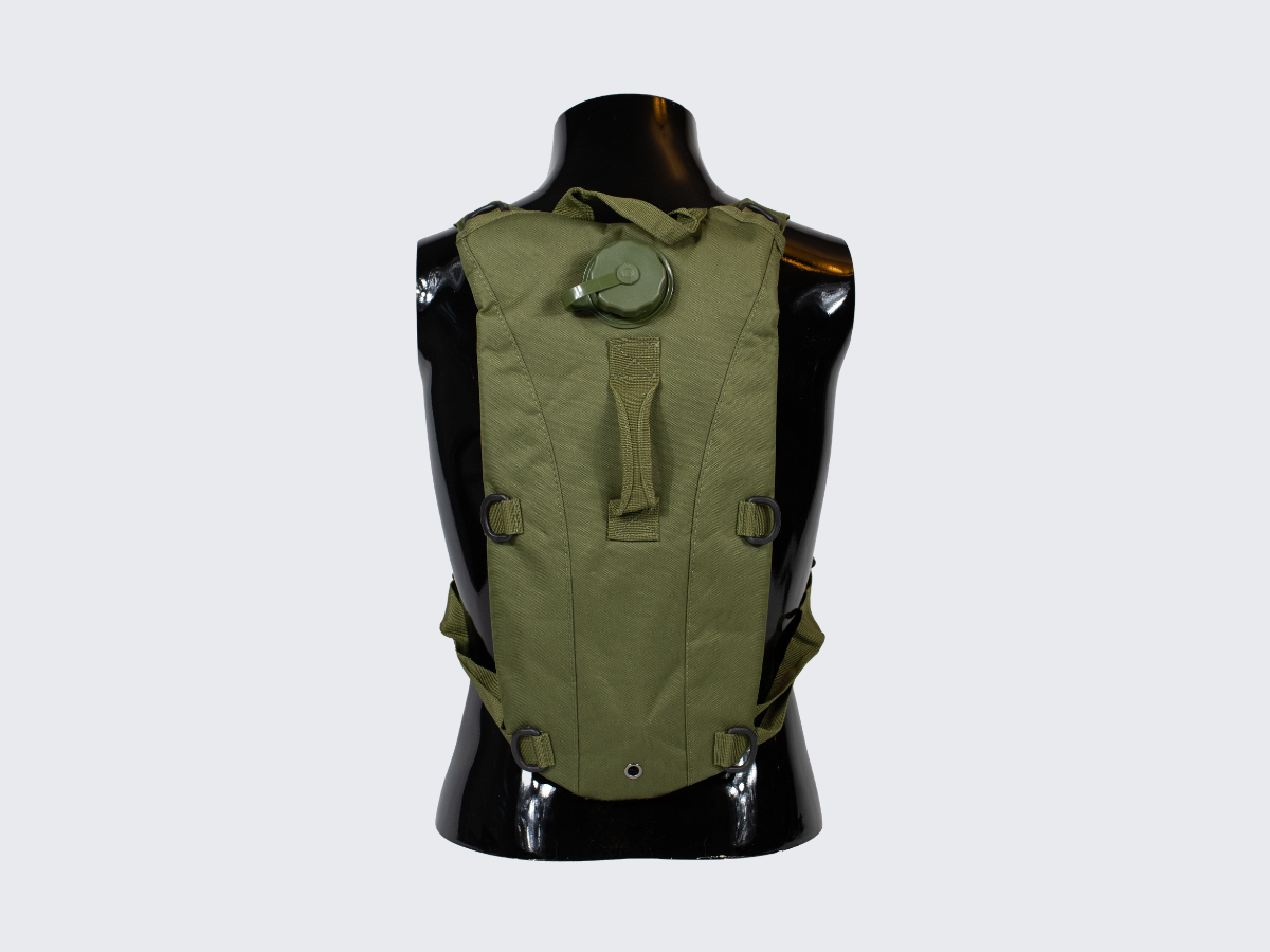 Kevyt, hinta / laatusuhteeltaan erinomainen vihreä Juomareppu TANK 2.5 retkeilyyn ja harrastuksiin 2,5 litran juomarakolla. Lightweight, excellent price/quality ratio green hydration backpack TANK 2.5 for camping and hobbies with 2,5 liter water bladder.