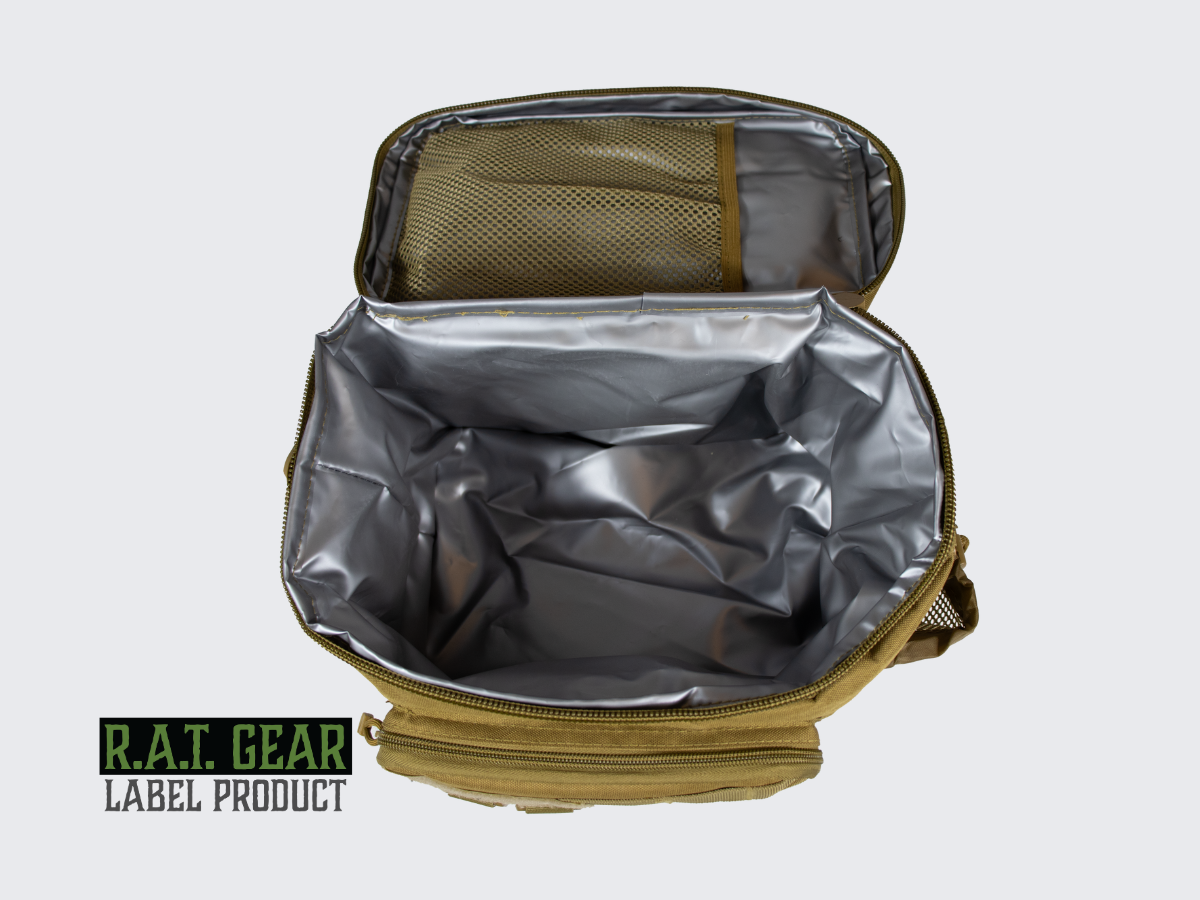 Kojootin ruskea lämpöeristetty MOLLE yhteensopiva 10 litran R.A.T. GEAR eväslaukku. Coyote brun isolerad MOLLE-kompatibel 10-liters R.A.T. GEAR matväska. Coyote brown Insulated MOLLE-Compatible 10-Liter R.A.T. GEAR Lunch Bag.