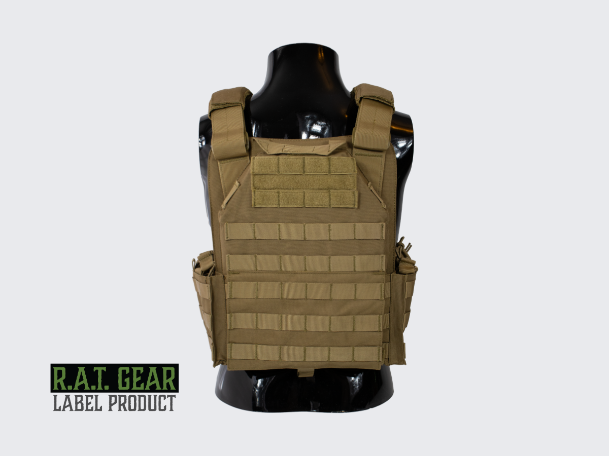 Monipuoliset ja kestävät MOLLE ja PALS yhteensopivat Plate Carrier VT-3 hiekan väriset taisteluliivit. Versatile and durable MOLLE and PALS compatible Plate Carrier VT-3 tan colored combat vest.