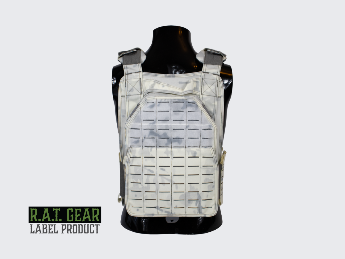 Monipuoliset ja kestävät MOLLE ja PALS yhteensopivat CORDURA® Snow Camo Plate Carrier VT-B taisteluliivit. Versatile and durable MOLLE and PALS compatible CORDURA® Snow Camo Plate Carrier VT-B combat vests.