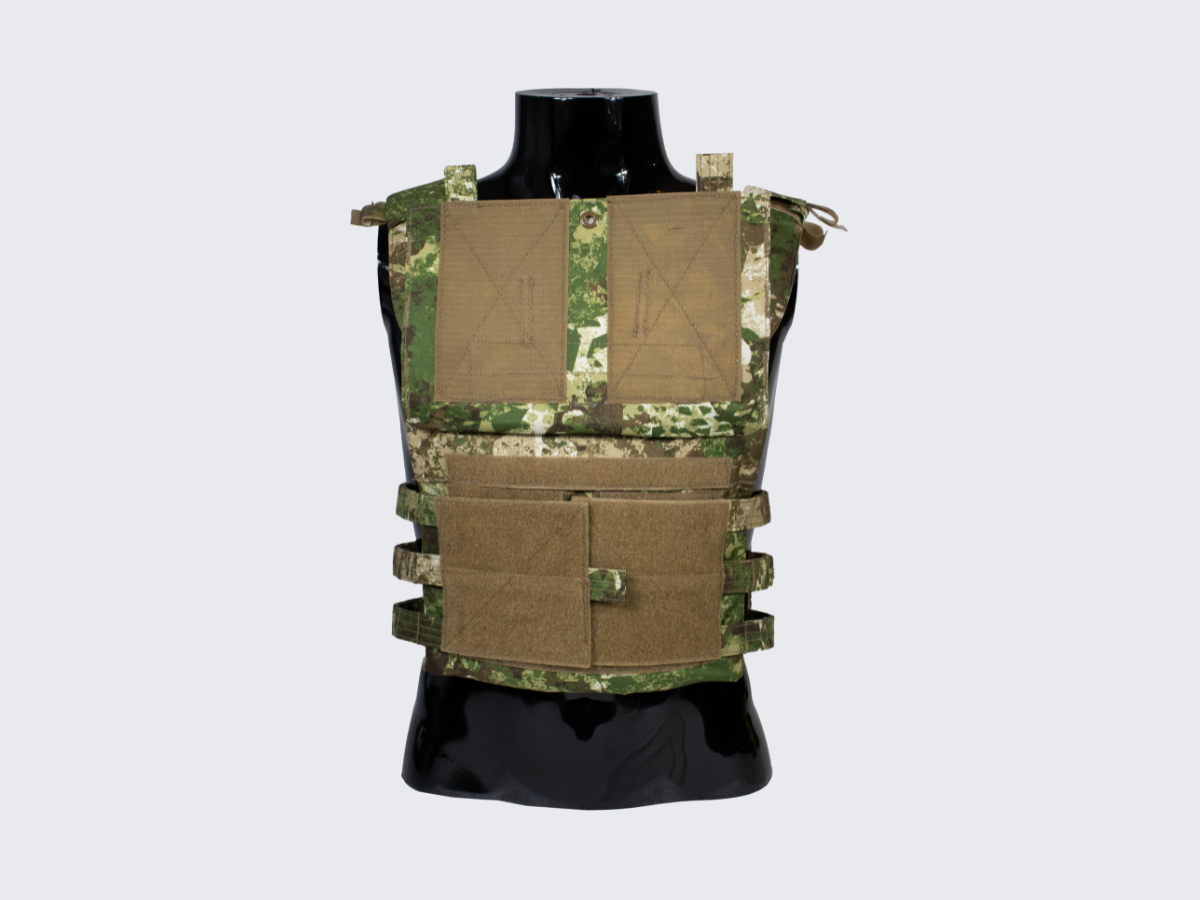 Jämäkkä ja kestävä Plate Carrier modernilla Phantomleaf®in WASP I Z2 kuviolla. Sturdy and Durable Plate Carrier with modern Phantomleaf® WASP I Z2 pattern.