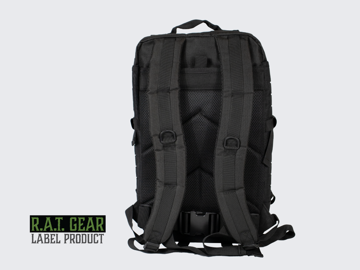 Monipuolinen ja kestävä musta FMJ LaserCut 40L rynnäkköreppu jokapäiväiseen käyttöön. Versatile and durable black FMJ LaserCut 40L assault backpack for everyday use.