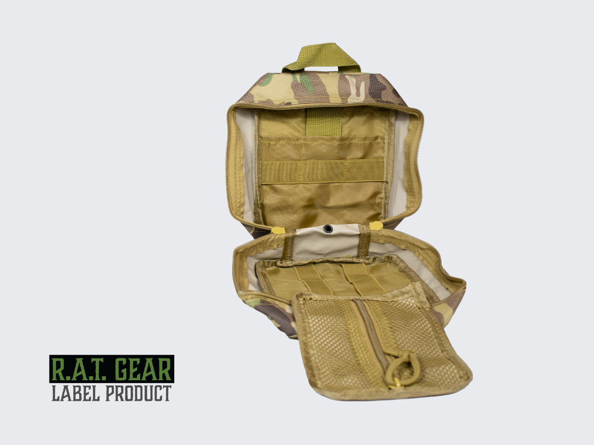 Camo kuvioinen taktinen MOLLE ensiapulaukku tärkeimmille ensiaputarvikkeille joita tulet ikinä tarvitsemaan. Camo pattern tactical MOLLE First Aid Bag for the most important first aid supplies you will ever need.