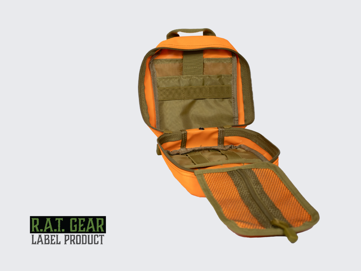 Kirkkaan oranssi taktinen MOLLE ensiapulaukku tärkeimmille ensiaputarvikkeille joita tulet ikinä tarvitsemaan. Bright orange tactical MOLLE First Aid Bag for the most important first aid supplies you will ever need.