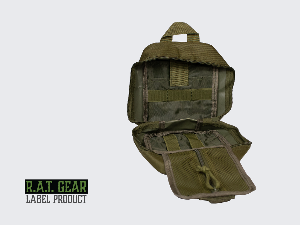 Vihreä taktinen MOLLE ensiapulaukku tärkeimmille ensiaputarvikkeille joita tulet ikinä tarvitsemaan. Green tactical MOLLE First Aid Bag for the most important first aid supplies you will ever need.