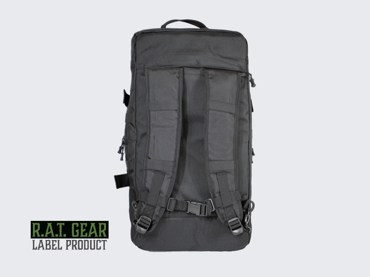 Musta monipuolinen ja muunneltava treenikassi / reppu. Svart, mångsidig och anpassningsbar träningsväska / ryggsäck. Black versatile and customizable training bag / backpack.