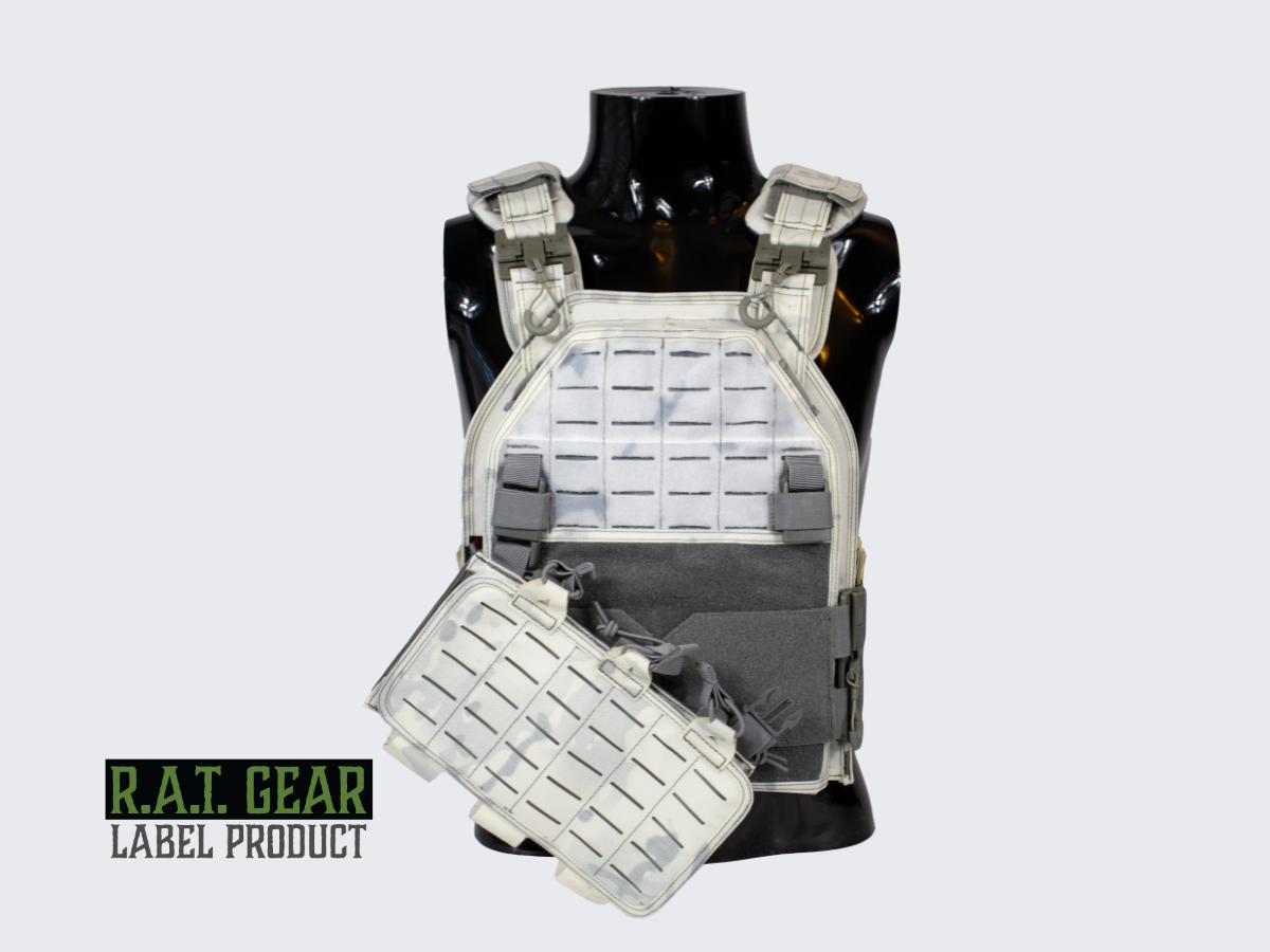 Monipuoliset ja kestävät MOLLE ja PALS yhteensopivat CORDURA® Snow Camo Plate Carrier VT-B taisteluliivit. Versatile and durable MOLLE and PALS compatible CORDURA® Snow Camo Plate Carrier VT-B combat vests.