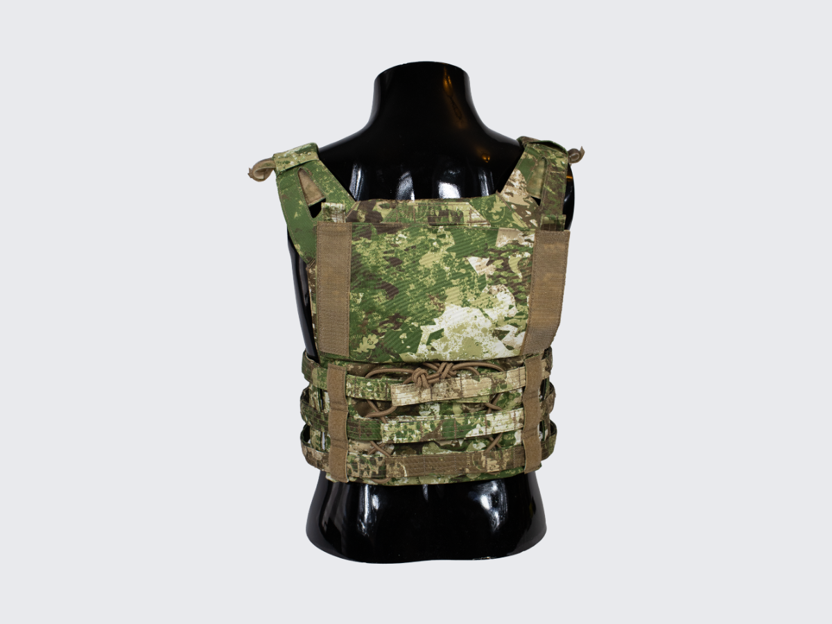 Jämäkkä ja kestävä Plate Carrier modernilla Phantomleaf®in WASP I Z2 kuviolla. Sturdy and Durable Plate Carrier with modern Phantomleaf® WASP I Z2 pattern.