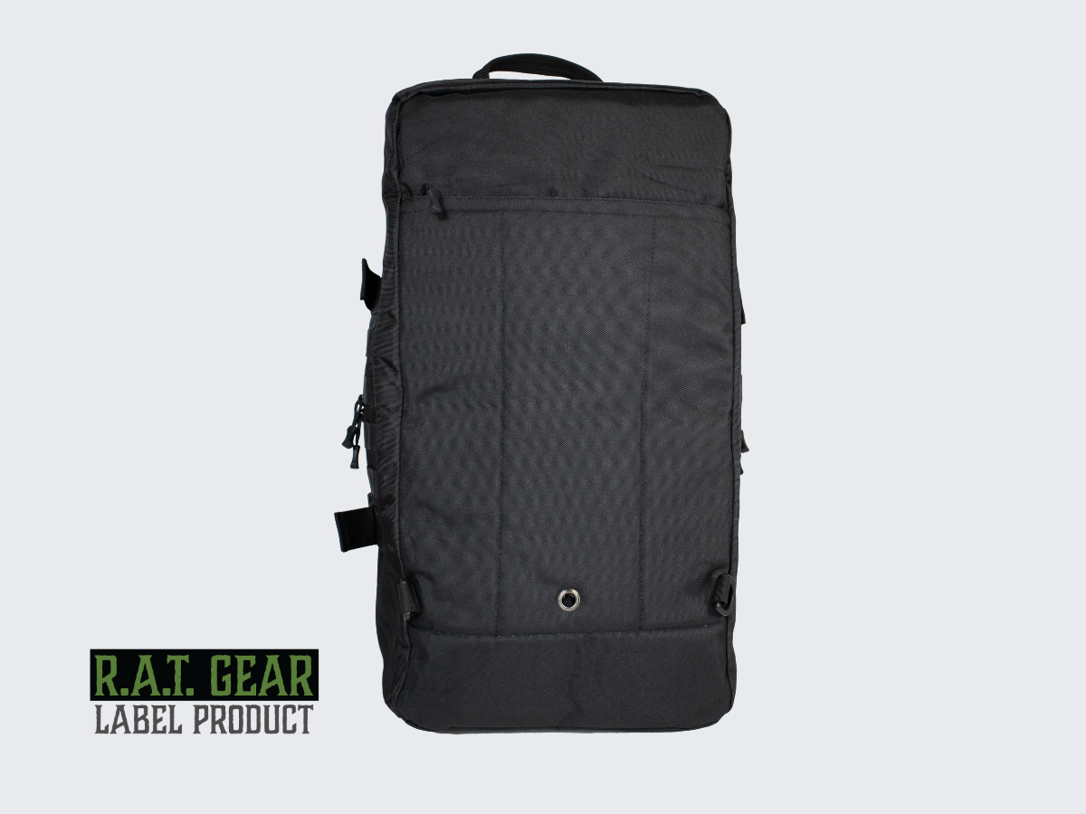 Musta monipuolinen ja muunneltava treenikassi / reppu. Svart, mångsidig och anpassningsbar träningsväska / ryggsäck. Black versatile and customizable training bag / backpack.