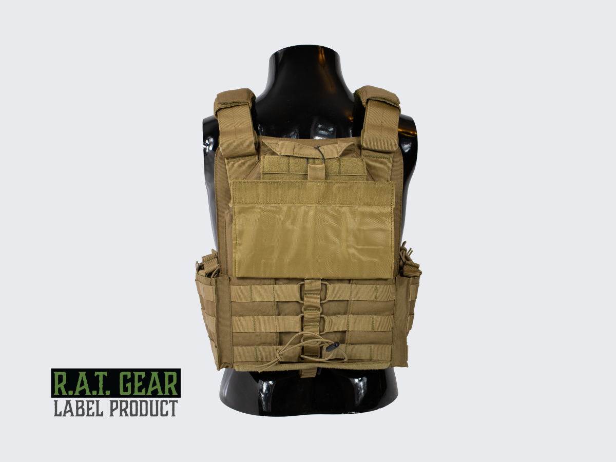 Monipuoliset ja kestävät MOLLE ja PALS yhteensopivat Plate Carrier VT-3 hiekan väriset taisteluliivit. Versatile and durable MOLLE and PALS compatible Plate Carrier VT-3 tan colored combat vest.