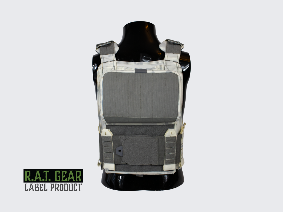 Monipuoliset ja kestävät MOLLE ja PALS yhteensopivat CORDURA® Snow Camo Plate Carrier VT-B taisteluliivit. Versatile and durable MOLLE and PALS compatible CORDURA® Snow Camo Plate Carrier VT-B combat vests.