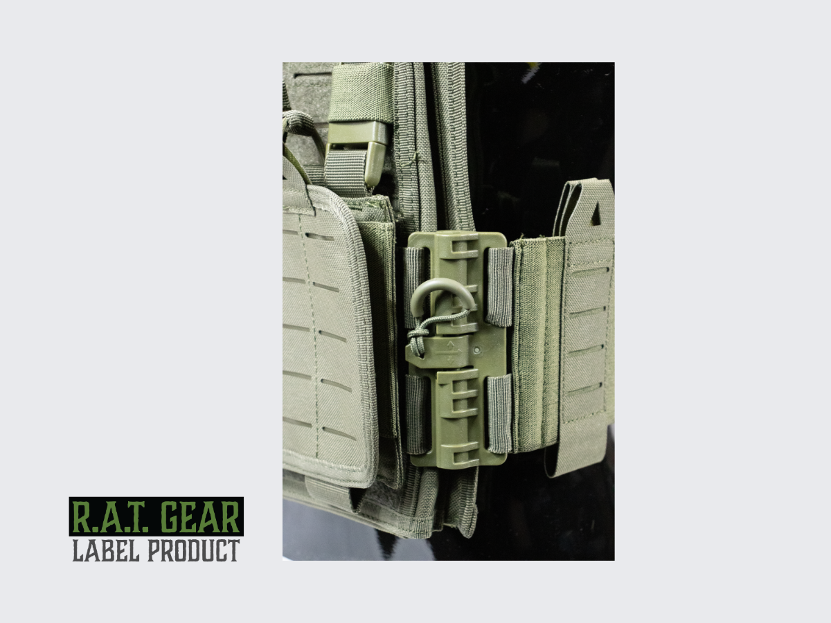 Monipuoliset ja kestävät MOLLE ja PALS yhteensopivat vihreät Plate Carrier VT-A taisteluliivit. Versatile and durable MOLLE and PALS compatible green Plate Carrier VT-A combat vest.