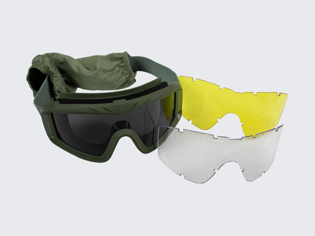 Jämäkät vihreät elastisela niskahihnalla varustetut suojalasit AirSoft käyttöön. Sturdy green goggles with elastic neck strap for AirSoft use.
