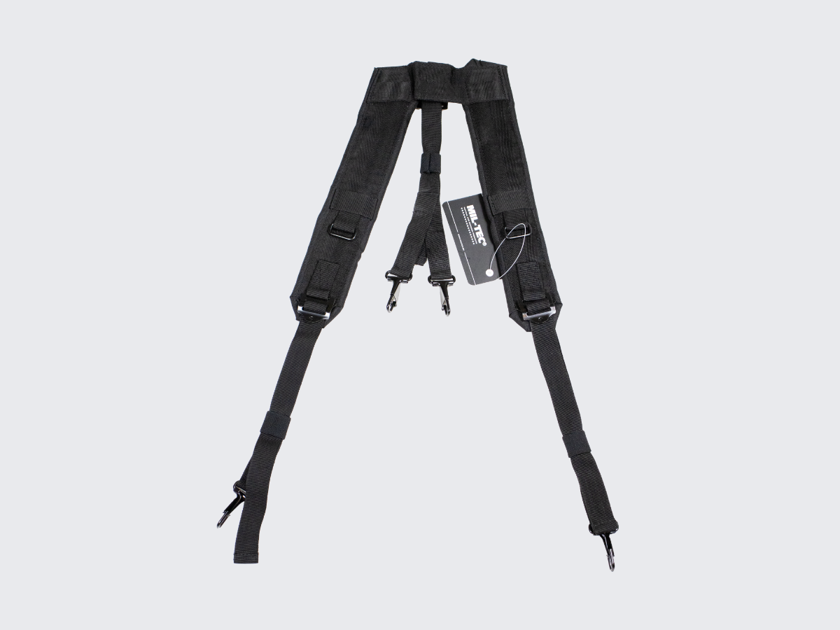 Mustat kevyet valjaat / henkselit pehmustetuilla olkaimilla ja pikakiinnityksillä. Black lightweight harness / suspenders with padded straps and quick-release fasteners.