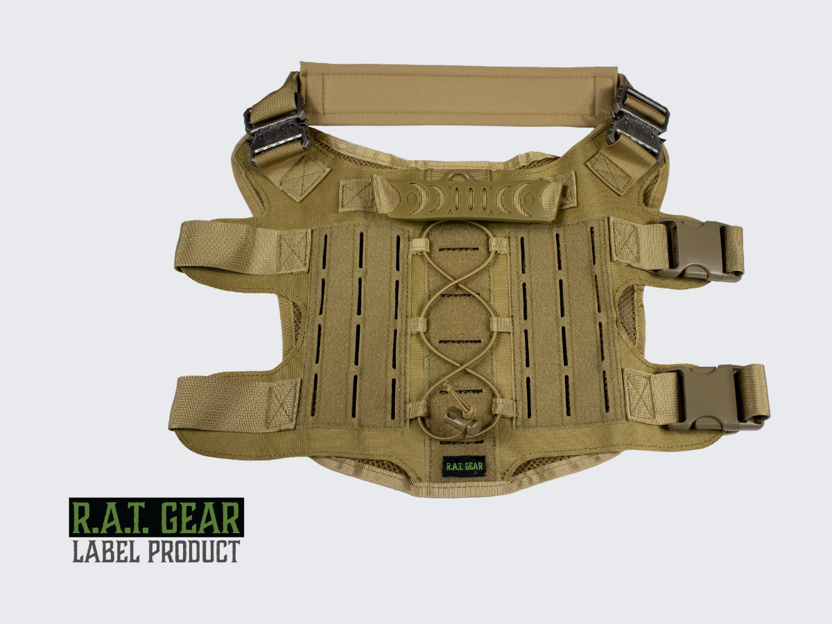 Hiekan väriset Cobra taktiset koiran valjaat. Tan colored Cobra tactical dog harness.