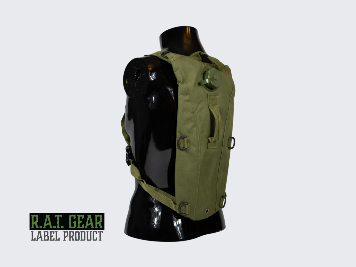 Kevyt, hinta / laatusuhteeltaan erinomainen vihreä Juomareppu TANK 2.5 retkeilyyn ja harrastuksiin 2,5 litran juomarakolla. Lightweight, excellent price/quality ratio green hydration backpack TANK 2.5 for camping and hobbies with 2,5 liter water bladder.