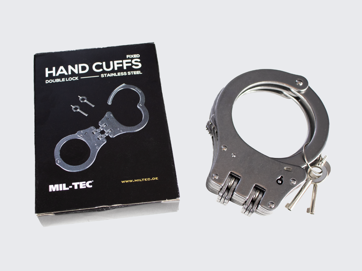 MIL-TEC® ruostumattomasta teräksestä valmistetut käsiraudat saranoilla ja kaksilla avaimilla. MIL-TEC® hand cuffs with joint, made out of stainless steel.