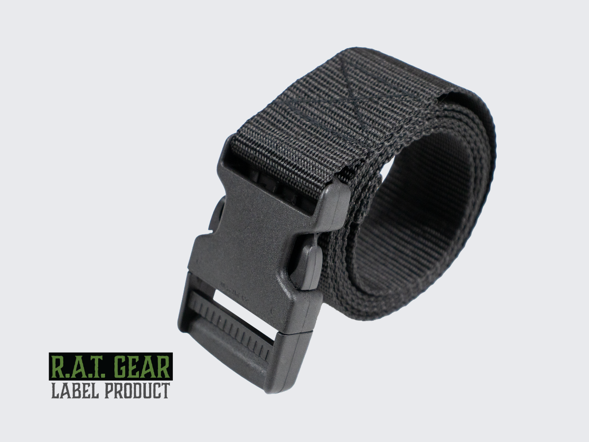 Musta nylon remmi / vyö pikalukitussoljella. Svart rem / Bälte med Snabbspänne. Black Strap / Belt with Quick-Release Buckle.