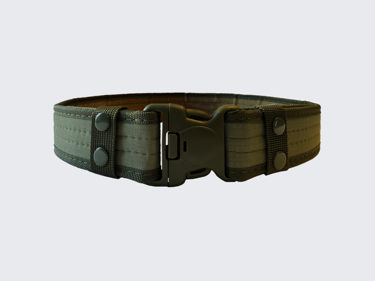 Vihreä Canvas varustevyö pikasoljella ja säätämistä helpottavalla tarrakiinnityksellä. Green Canvas accessory belt with quick release buckle and velcro fastening for easy adjustment.