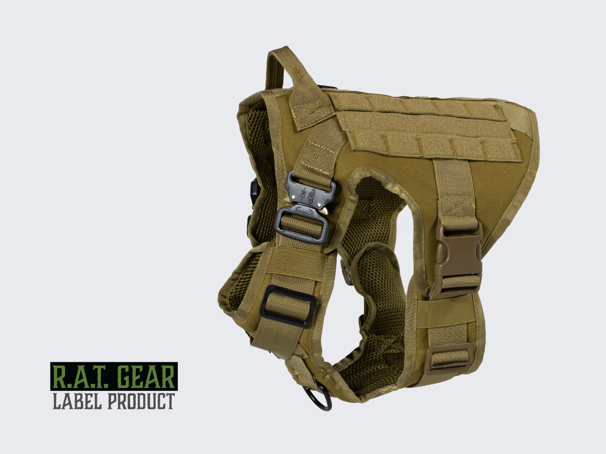 Taktiset hiekan väriset Heavy Duty koiran valjaat monipuolisilla säädöillä. Tactical tan colored Heavy Duty dog harness with multiple adjustments.