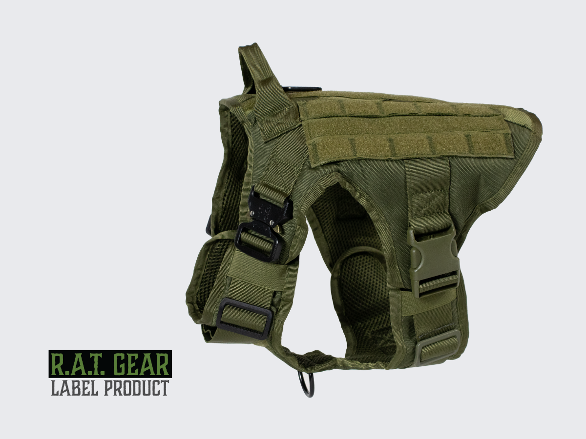 Taktiset vihreät Heavy Duty koiran valjaat monipuolisilla säädöillä. Tactical green Heavy Duty dog harness with multiple adjustments.