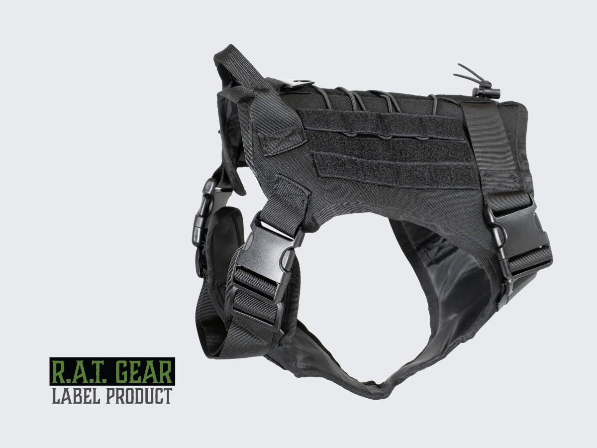 Taktiset mustat Phantom R.A.T. GEAR koiran valjaat monipuolisilla säädöillä. Tactical black Phantom R.A.T. GEAR dog harness with multiple adjustments.