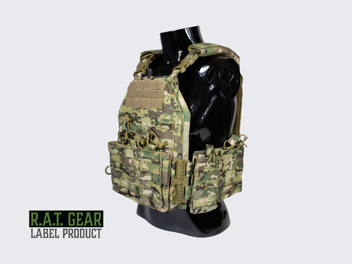 Monipuoliset ja kestävät MOLLE ja PALS yhteensopivat Plate Carrier VT-3 camo kuvioiset taisteluliivit. Versatile and durable MOLLE and PALS compatible Plate Carrier VT-3 camo patterned combat vest.