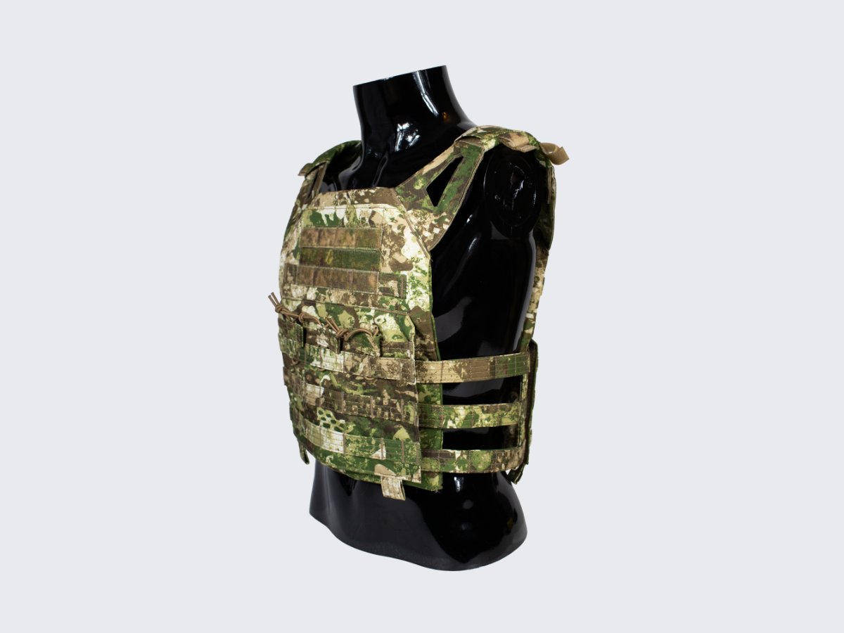 Jämäkkä ja kestävä Plate Carrier modernilla Phantomleaf®in WASP I Z2 kuviolla. Sturdy and Durable Plate Carrier with modern Phantomleaf® WASP I Z2 pattern.