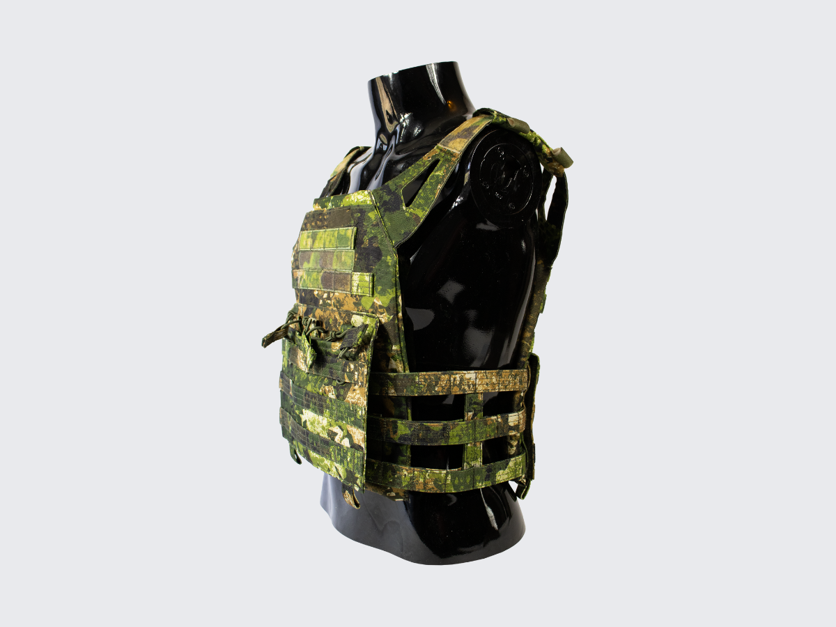 Jämäkkä ja kestävä Plate Carrier modernilla Phantomleaf®in WASP I Z3A kuviolla. Sturdy and Durable Plate Carrier with modern Phantomleaf® WASP I Z3A pattern.