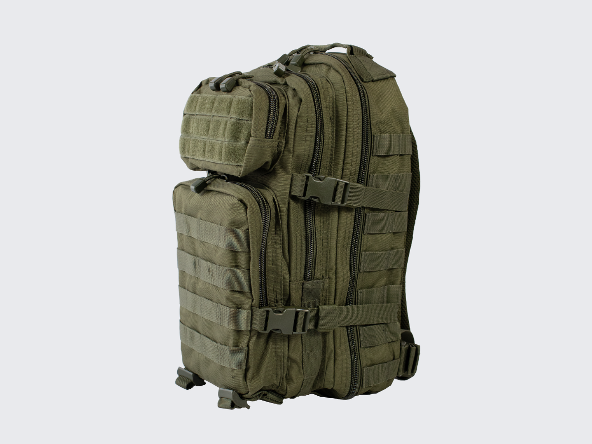 OD vihreä pienikokoinen mutta monipuolinen reppu PALS nauhoituksilla, useilla erilaisilla lokeroilla, olkahihnoilla ja vyötärökiinnikkeellä. OD green compact but versatile backpack with PALS lacing, several different compartments, shoulder straps and waist attachment.