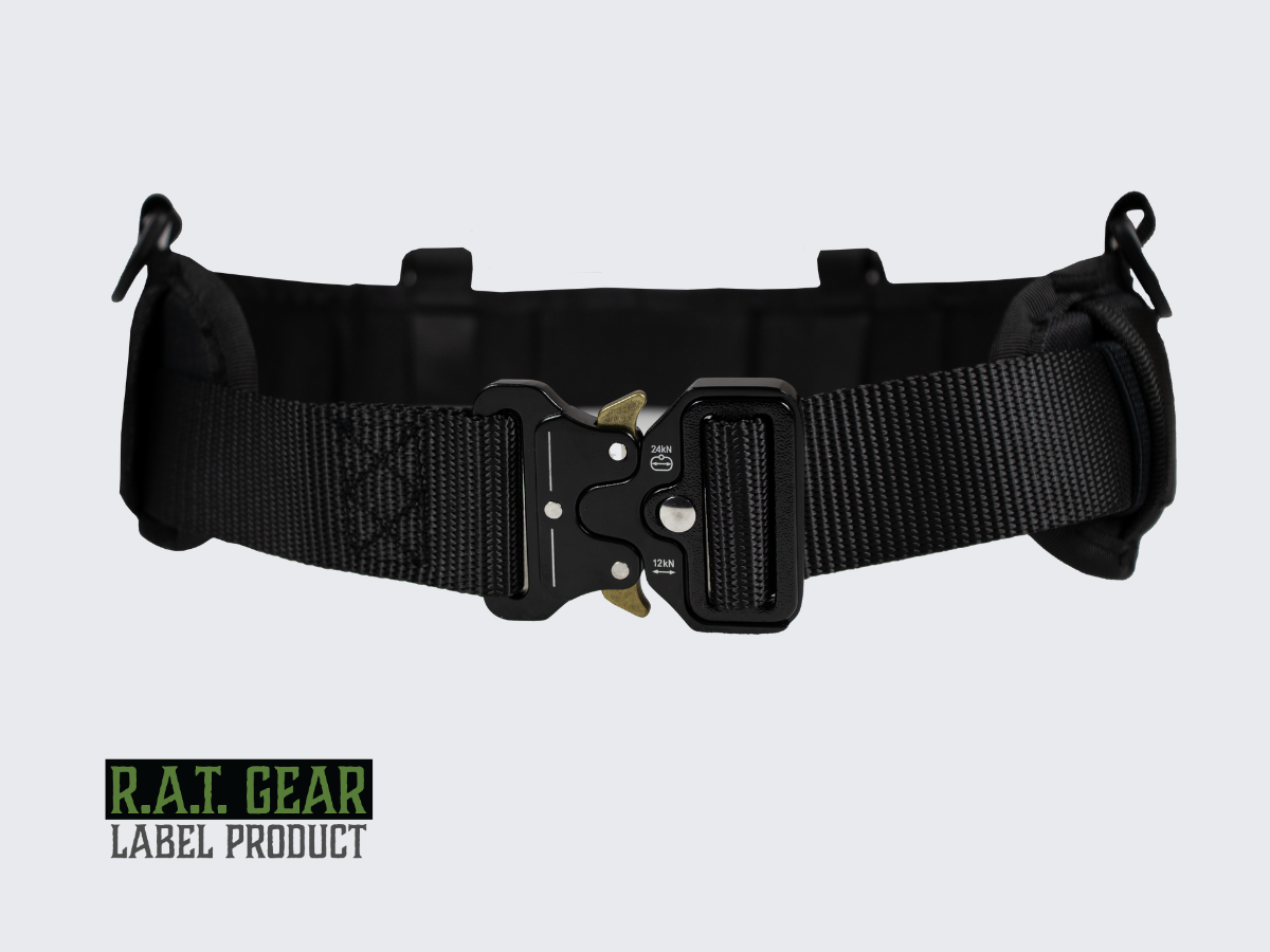 Laadukas musta kevytrakenteinen taisteluvyö kaksinkertaisella PALS-nauhoituksella MOLLE yhteensopivien varustetaskujen liittämiseen. High-quality black lightweight combat belt with double PALS lacing for connecting MOLLE compatible equipment pockets.