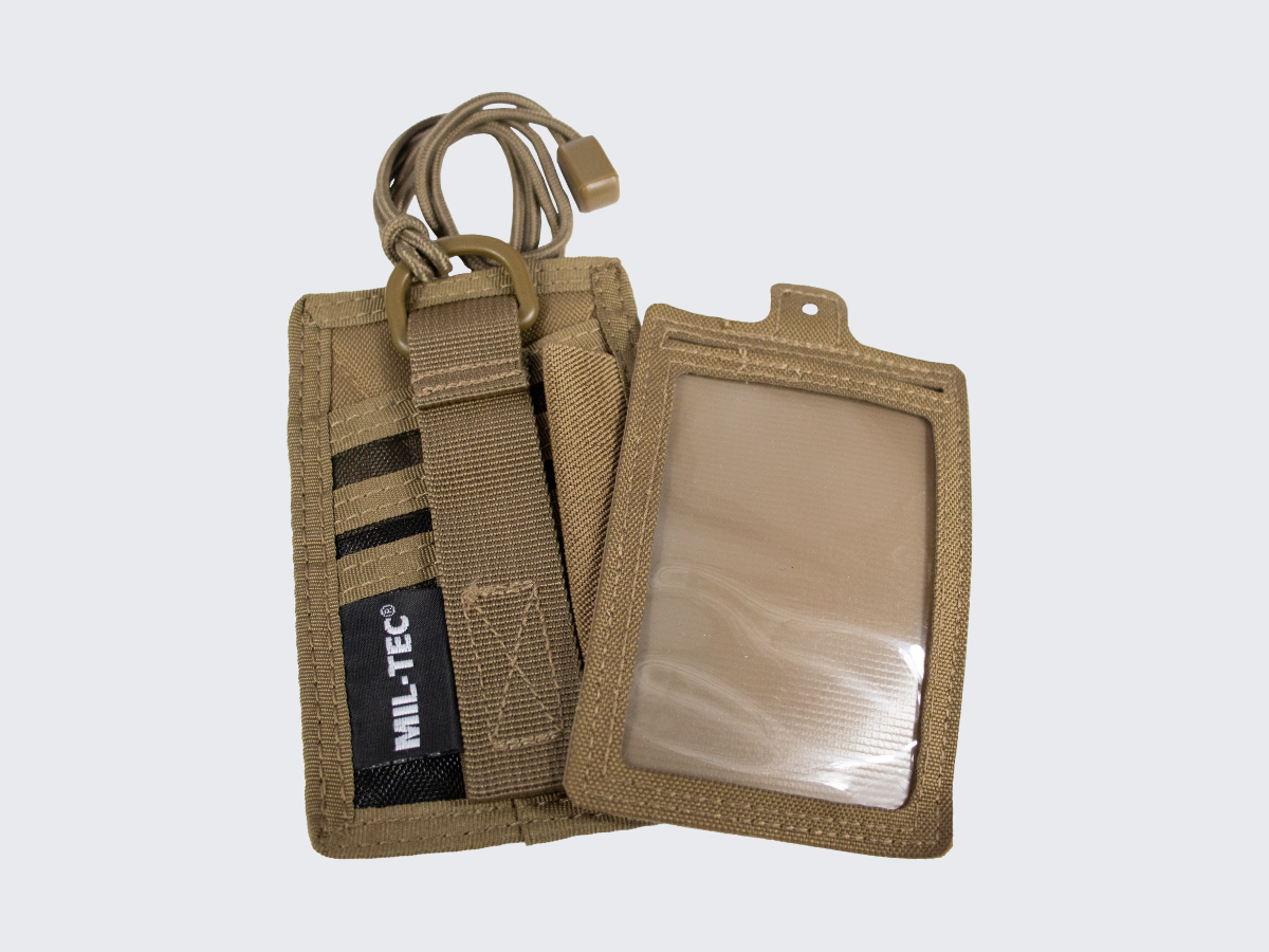 Taktinen kaulassa pidettävä korttitasku esimerkiksi henkilökorteille, pankki- ja luottokorteille. Tactical ID card pouch around the neck for e.g. identity cards, bank and credit cards.