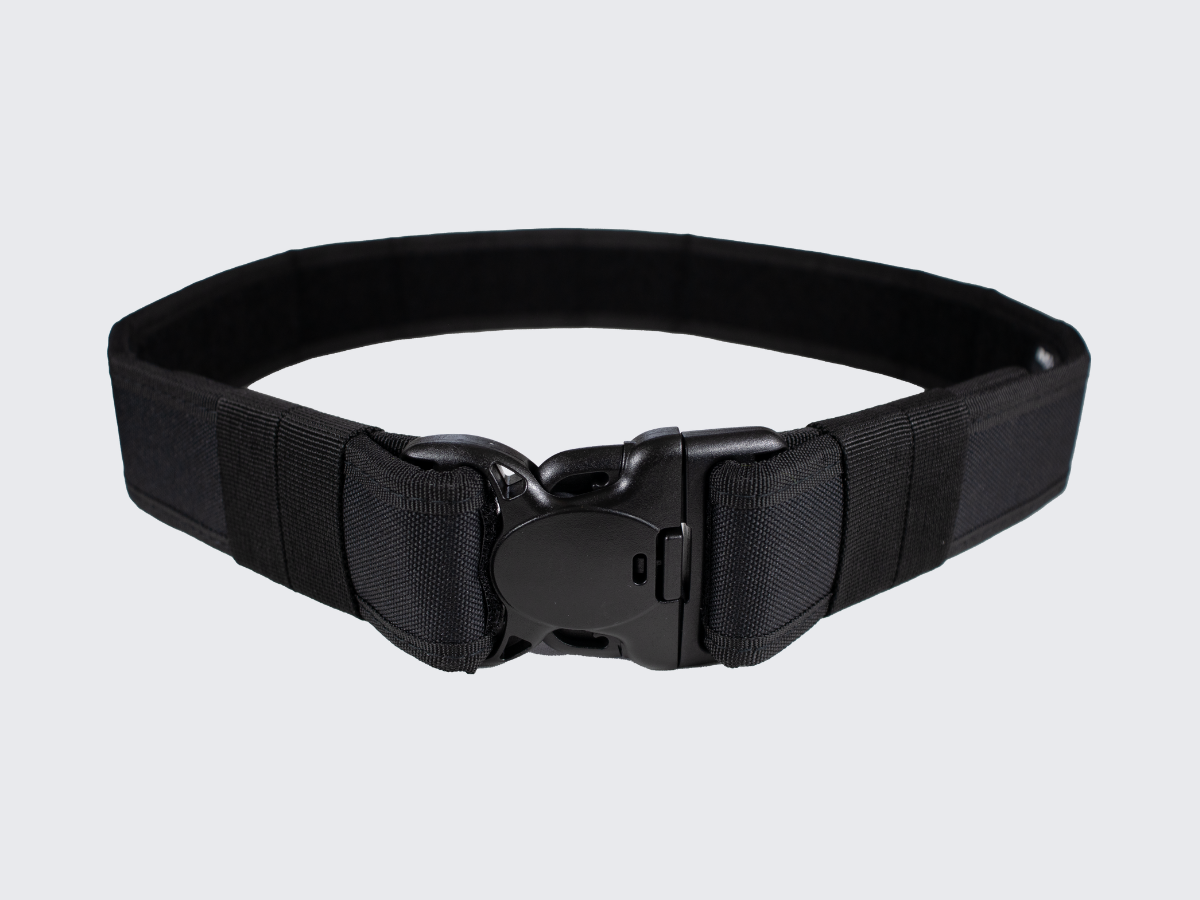 Musta ammattikäyttöön suunniteltu 50 mm leveä jäykkä varustevyö. Black, a 50 mm wide rigid equipment belt designed for professional use.