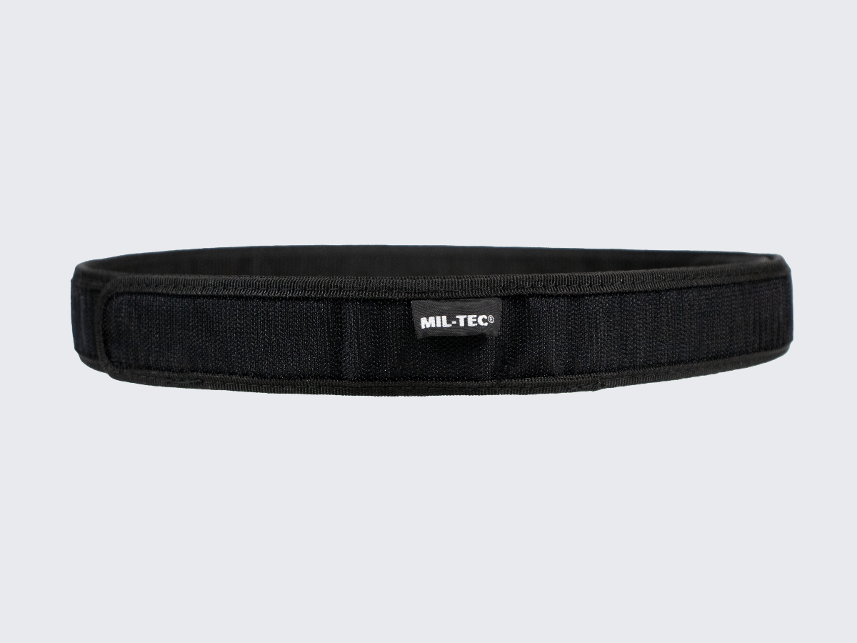Ammattikäyttöön suunniteltu musta alusvyö varustevyölle Hook & Loop kiinnityksellä. A black underbelt for equipment belt designed for professional use with Hook & Loop attachment.