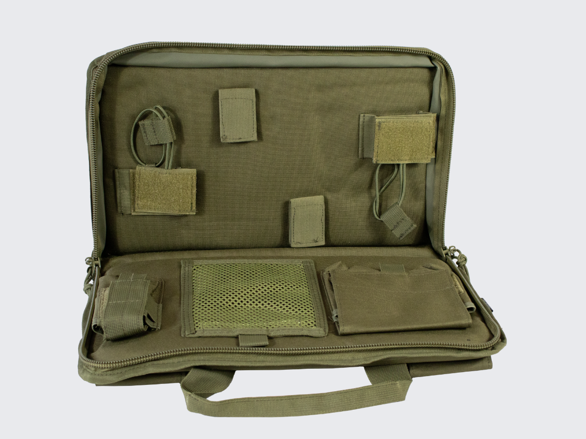 OD vihreä aselaukku kahdelle pistoolille, lippaille sekä muille tarvikkeille. OD green cun case for two pistols, pistol magazines and other equipments.