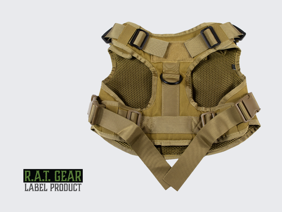 Taktiset hiekan väriset Heavy Duty koiran valjaat monipuolisilla säädöillä. Tactical tan colored Heavy Duty dog harness with multiple adjustments.