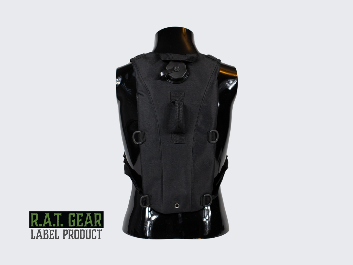 Kevyt, hinta / laatusuhteeltaan erinomainen musta Juomareppu TANK 2.5 retkeilyyn ja harrastuksiin 2,5 litran juomarakolla. Lightweight, excellent price/quality ratio black hydration backpack TANK 2.5 for camping and hobbies with 2,5 liter water bladder.