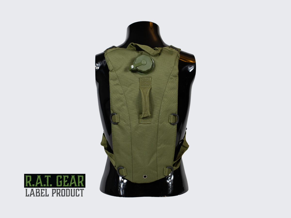 Kevyt, hinta / laatusuhteeltaan erinomainen vihreä Juomareppu TANK 2.5 retkeilyyn ja harrastuksiin 2,5 litran juomarakolla. Lightweight, excellent price/quality ratio green hydration backpack TANK 2.5 for camping and hobbies with 2,5 liter water bladder.